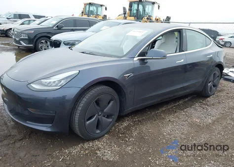 2020 Tesla Model 3 Standard Range Plus/Standard Range Rear-Wheel Drive z USA, uszkodzony, nr VIN 5YJ3E1EA9LF598858